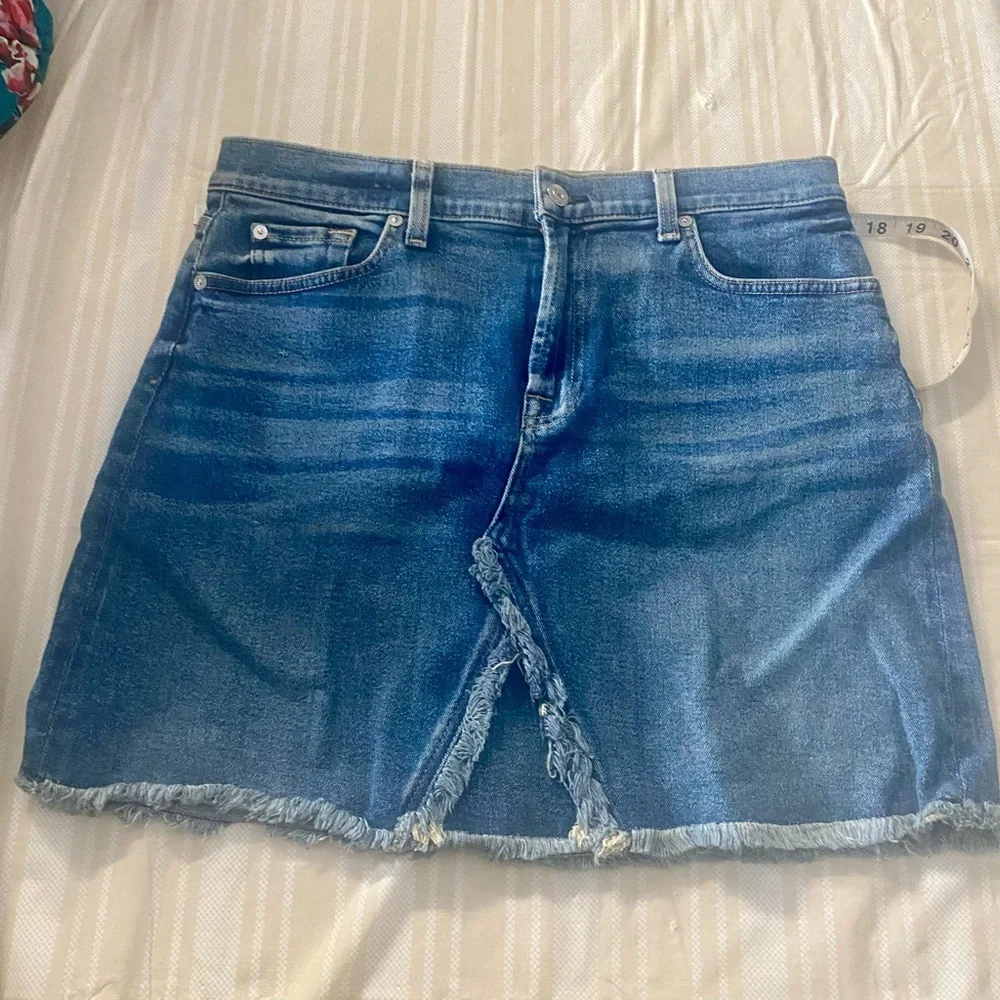 7 For All Mankind denim mini skirt with frayed hem blue size 30 - Picture 4 of 7